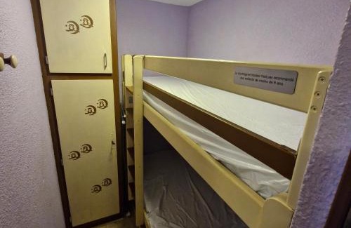 Besse-et-Saint-Anastaise Apartment | Studio cabine au cœur de la station, WiFi gratuit - FR-1-814-132