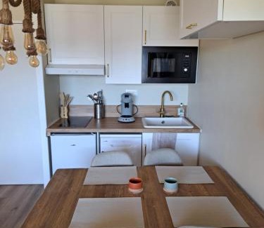 Font-Romeu-Odeillo-Via Apartment | Studio cabine 4 couchages, vue face aux montagnes