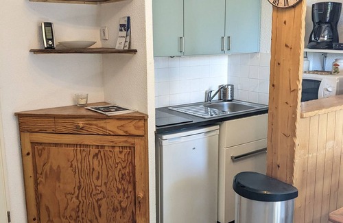 Prapoutel Apartment | Studio cabin for 4, slopeside, balcony, south-facing