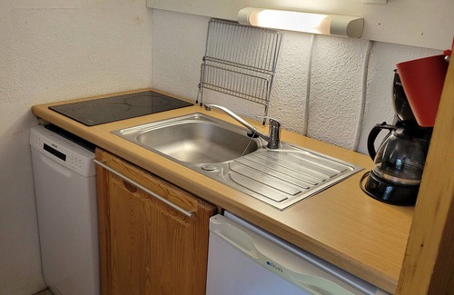 Arc-2000 Apartment | Studio cabin near station center with balcony, free WiFi