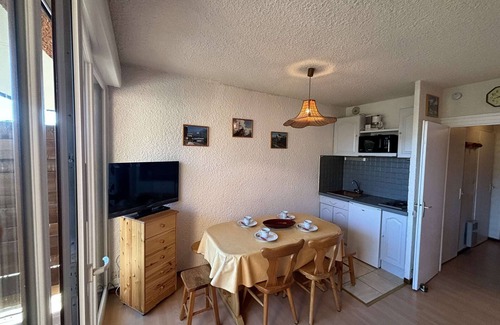 Auris Apartment | Studio cabin at the slopes with balcony and free parking