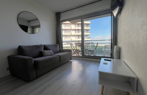 Cote Landaise Apartment | Studio cabin for 4 by the beach with parking in Arcachon