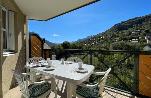 Briancon Apartment | Studio Cabine à Briançon, 27m², Balcon Sud, Vue Panoramique, Proche Commerces et Télécabine - FR-1-330C-133