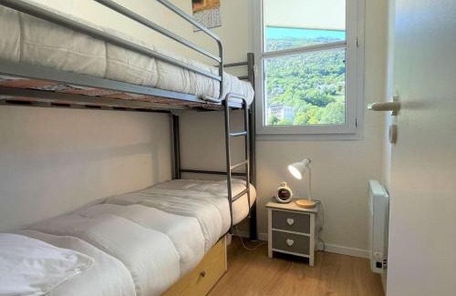 Briancon Apartment | Studio Cabine à Briançon, 27m², Balcon Sud, Vue Panoramique, Proche Commerces et Télécabine - FR-1-330C-133