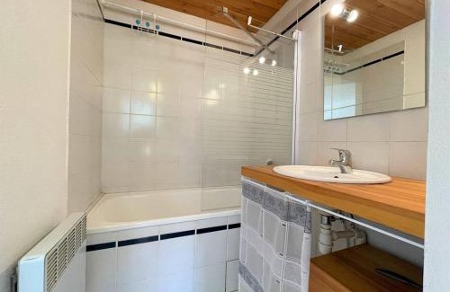 Briancon Apartment | Studio Cabine à Briançon, 27m², Balcon Sud, Vue Panoramique, Proche Commerces et Télécabine - FR-1-330C-133