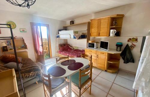 Couiza Apartment | Studio cabine 20m², 4 pers, proche commerces, balcon, parking - FR-1-758-32