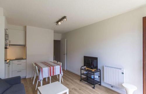 Eaux-Bonnes Apartment | Studio cabine 6 pers, pistes à proximité, balcon, cave à skis, cuisine équipée - FR-1-400-110