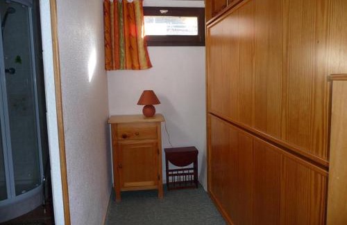 Prapoutel Apartment | Studio Cabine au Pied des Pistes avec Balcon Est - 4 Couchages, TV, Cuisine équipée, Casier à Ski - FR-1-771-69