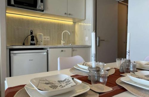 La Croix des Gardes Apartment | Studio cabine calme avec vue mer, piscine et parking, Cannes - FR-1-609-97