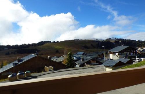 Les Saisies Apartment | Studio cabine pour 4 personnes avec balcon exposé sud, au cœur des Saisies - FR-1-594-108