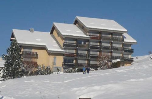 Villard-de-Lans Apartment | Studio cabine rénové avec parking couvert et casier à ski, proche centre - FR-1-515-96