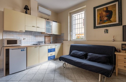 Historic Center Apartment | Studio Calari with Terrace by Wonderful Italy
