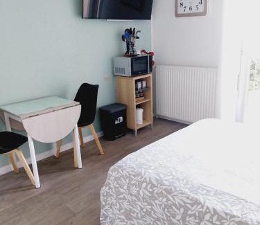 Balaruc-les-Bains Apartment | studio calme et paisible avec piscine et parking privé