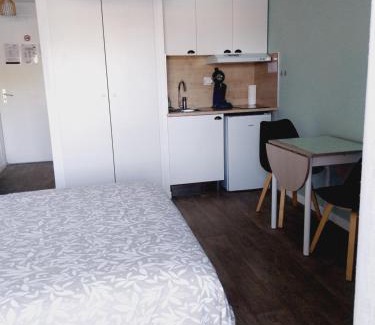 Balaruc-les-Bains Apartment | studio calme et paisible avec piscine et parking privé