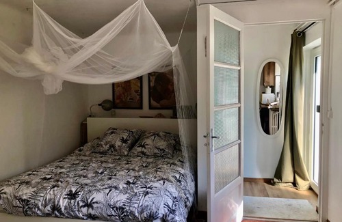 Francheville Le Bas Apartment | Studio calme avec terrasse proche de Lyon