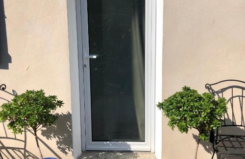 Francheville Le Bas Apartment | Studio calme avec terrasse proche de Lyon