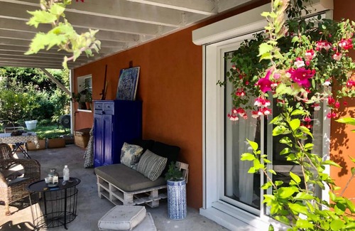 Francheville Le Bas Apartment | Studio calme avec terrasse proche de Lyon