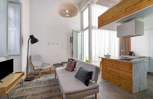 Se Apartment | Studio 'Casa Vermelha I' with Terrace, Wi-Fi & A/C