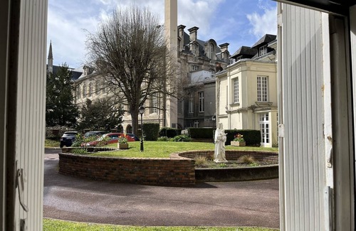 Rouen City Centre Apartment | Studio Centre Ville Tout Confort Avec SDB Équipée Dune Baignoire Jacuzzi