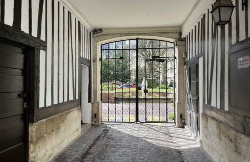 Rouen City Centre Apartment | Studio Centre Ville Tout Confort Avec SDB Équipée Dune Baignoire Jacuzzi