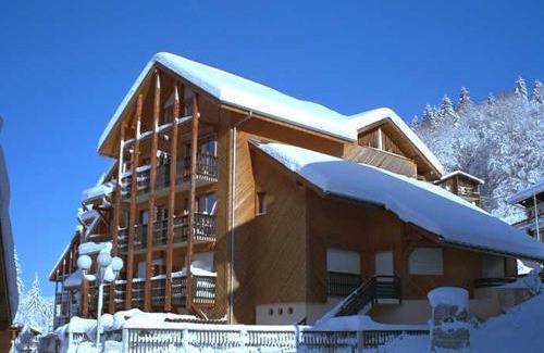 Les Carroz-d'Araches Apartment | Studio chaleureux 4 pers, centre village, proche pistes et commerces, balcon sud-ouest - FR-1-572-105