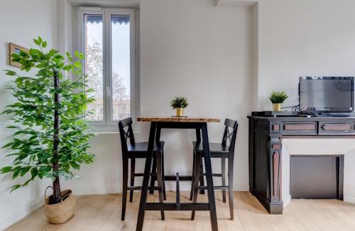Saint - Aubin - Dupuy Apartment | Studio chic et lumineux, garage, wifi, clim