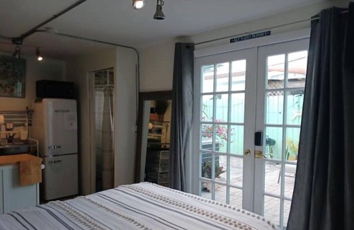 Lake Worth Apartment | Studio/clean/cozy. 3 min 2 beach Lake Worth Beach