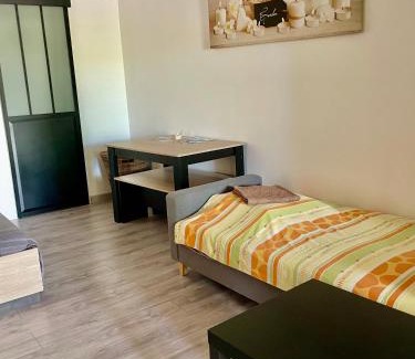 Saint-Didier Apartment | Studio climatisé et tout équipé