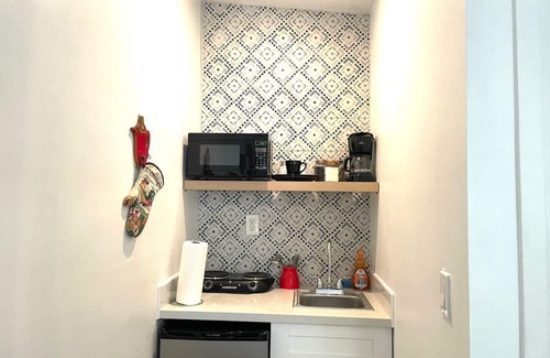 Coral Way Cottage | Studio close to Everything - 6S
