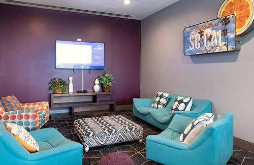 Anaheim Resort Condo | Studio Condo Thrill Seekers Dream w/ Theme Parks!