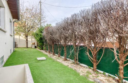 Les Stades Apartment | Studio cosy - 35m2 - Paris -Disneyland - Rer A