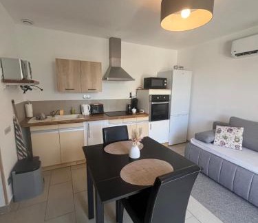 Malataverne Apartment | Studio cosy avec climatisation et terrasse