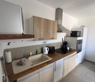 Malataverne Apartment | Studio cosy avec climatisation et terrasse