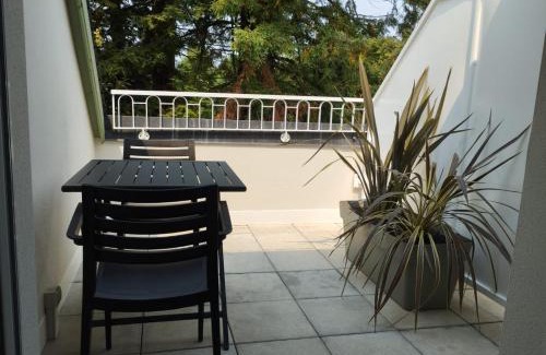 La Celle-sous-Gouzon Apartment | Studio cosy avec terrasse dans résidence avec piscine, proche thermes et centre ville