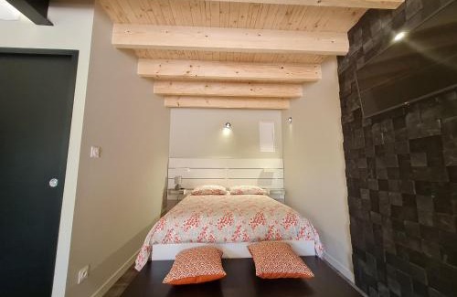 Rochetrejoux House | Studio cosy avec mezzanine, cour privative et espace vert à Rochetrejoux - FR-1-426-478