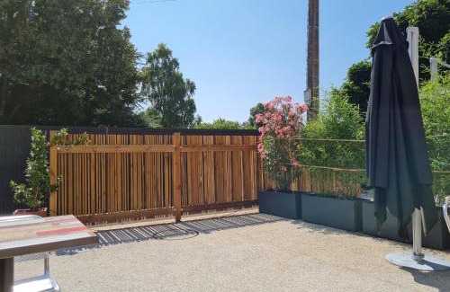 Rochetrejoux House | Studio cosy avec mezzanine, cour privative et espace vert à Rochetrejoux - FR-1-426-478