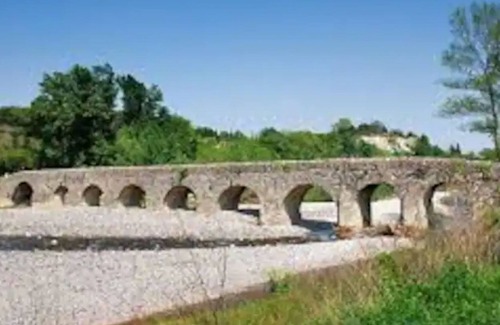 Viviers Apartment | Studio cosy neuf dans village médieval