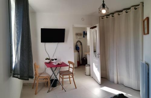 Lezignan-Corbieres Apartment | Studio dans la Villa les Cigales