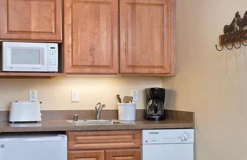 Taos Condo | Studio Deluxe Condo Fishing, Golf, & Hiking