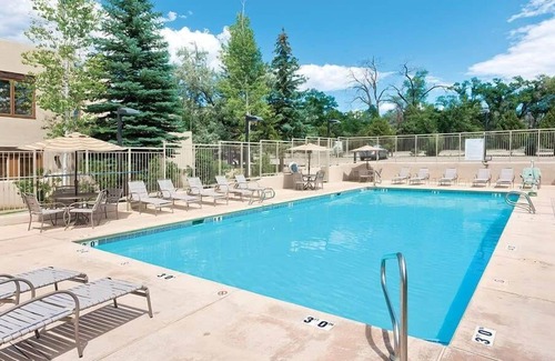 Taos Condo | Studio Deluxe Condo Fishing, Golf, & Hiking