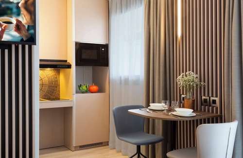 Gambetta Apartment | Studio Deluxe With Balcony In La Défense Paris