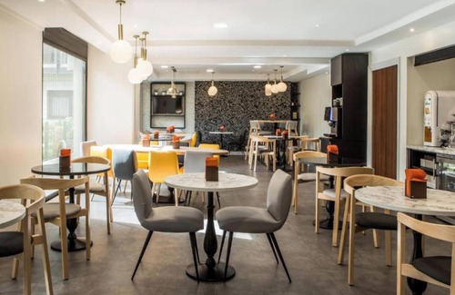 Gambetta Apartment | Studio Deluxe With Balcony In La Défense Paris