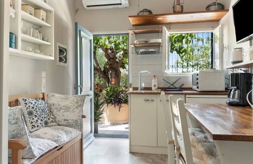 Pedi Apartment | Studio 'Dikaia 1' with Sea View, Wi-Fi and Air Conditioning