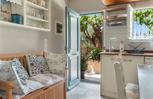 Pedi Apartment | Studio 'Dikaia 1' with Sea View, Wi-Fi and Air Conditioning