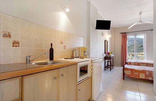 Limni Keri Apartment | Studio "Dolphin Studio 5" with Private Balcony, Shared Garden & Wi-Fi