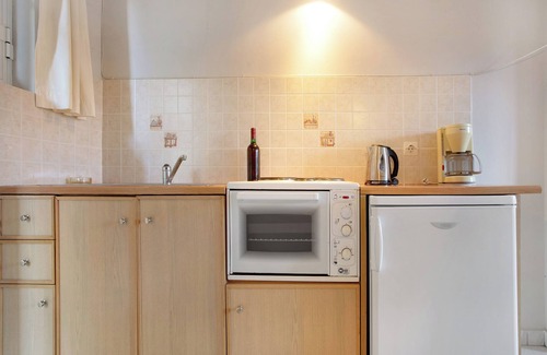 Limni Keri Apartment | Studio "Dolphin Studio 5" with Private Balcony, Shared Garden & Wi-Fi