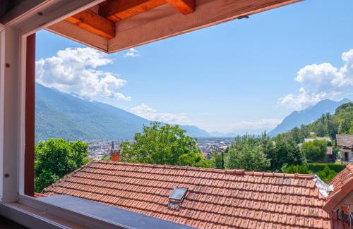 Pallud Apartment | Studio duplex atypique, classé Gîte de France, CLIMATISATION, parking, lit double, calme et cosy, Netflix, wifi, 400m centre, boîte à clés, Gîtes La Tarine