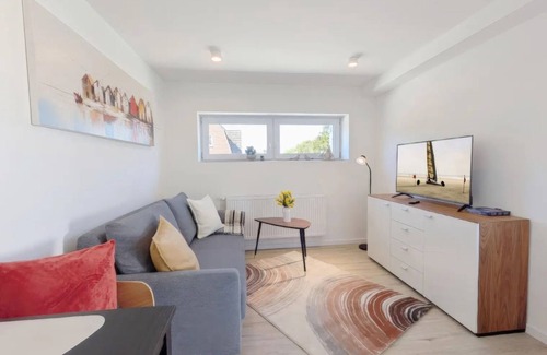 Garding Apartment | Studio 'Emilia 2' with Private Garden and Wi-Fi