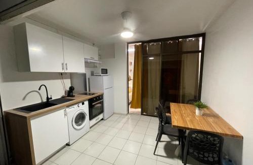 Bas du Fort Apartment | Studio en bord de mer- Bas du Fort- citerne d'eau