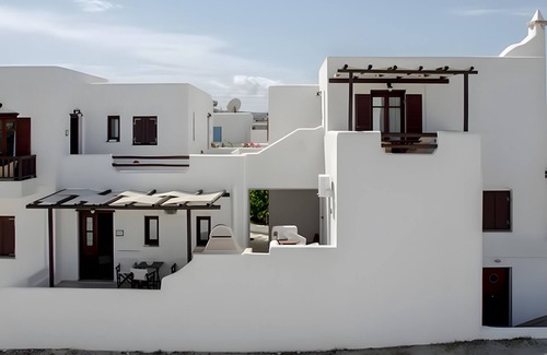 Pachena Apartment | Studio 'Erato' with Private Terrace, Wi-Fi and Air Conditioning